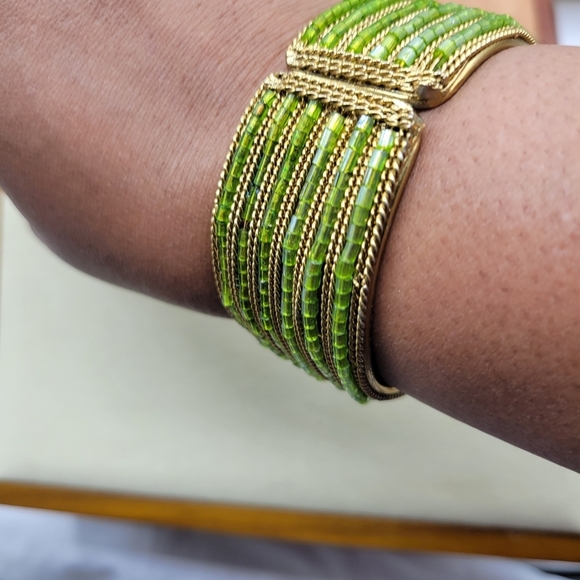 Vintage Beaded Cuff Bracelet / Citron & Gold / Hinged - Picture 4 of 6